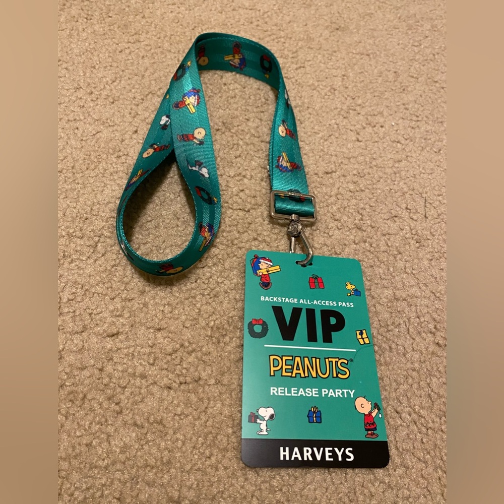 Euc Peanuts christmas Harveys Lanyard with vip card